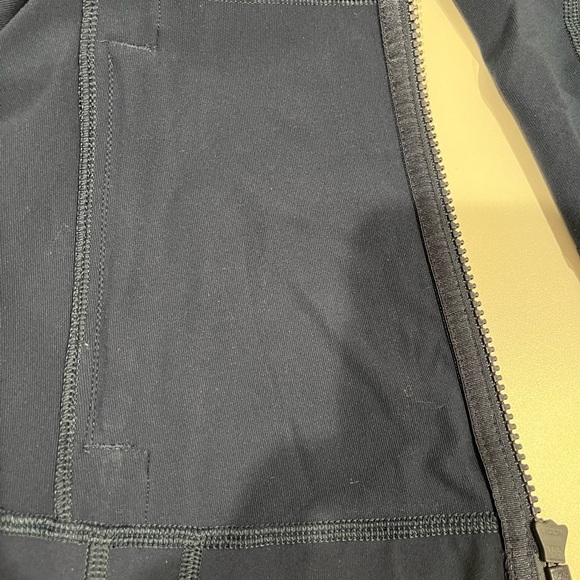 Lululemon slim fit zipper NFL Rams jacket, size 6 (unsure of exact size) - Picture 5 of 6